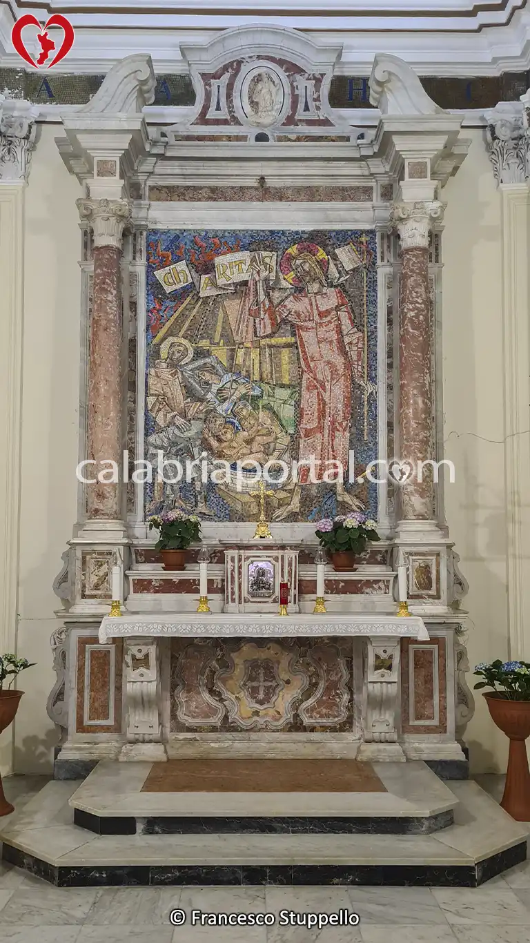 Altare della Casa Natale di San Francesco da Paola Altare della Casa Natale di San Francesco da Paola
