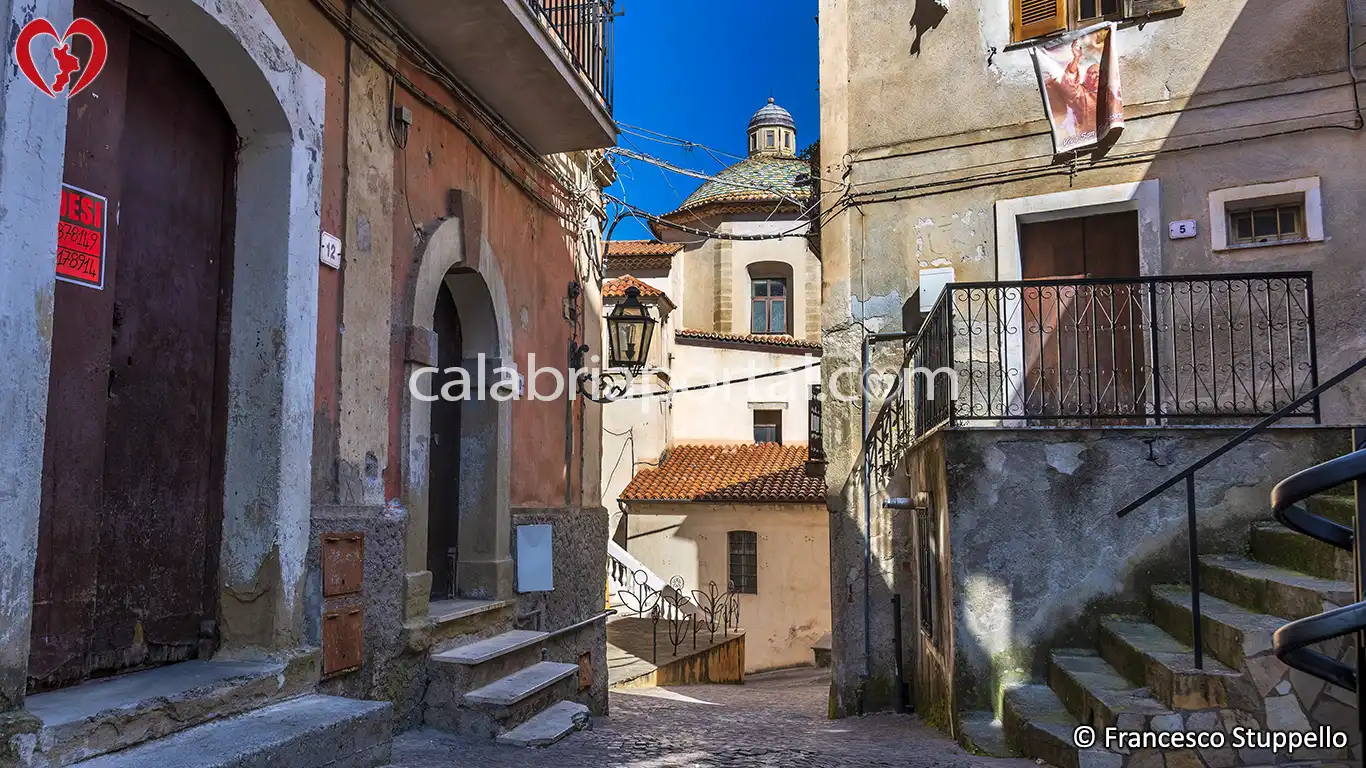 Scorcio di Via IV Maggio a Paola