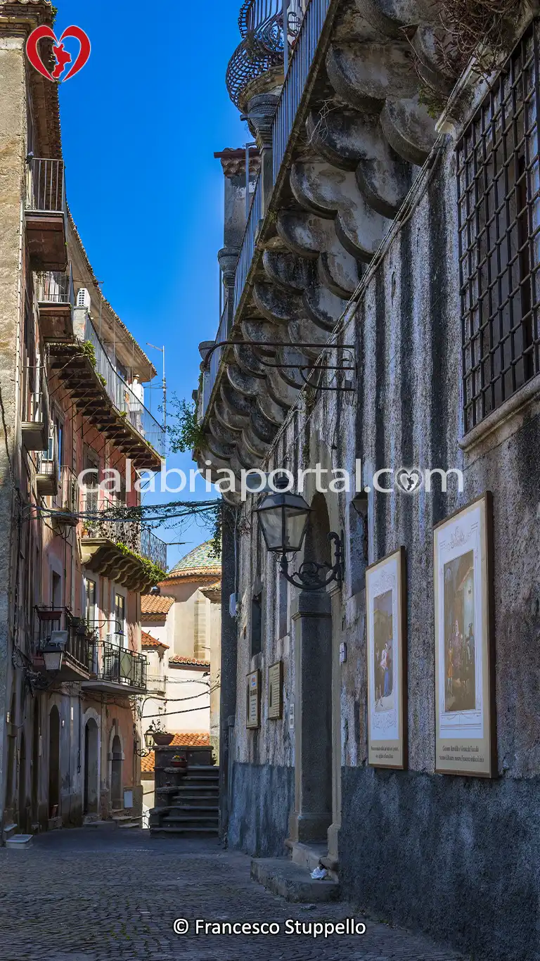 Scorcio di Via IV Maggio a Paola