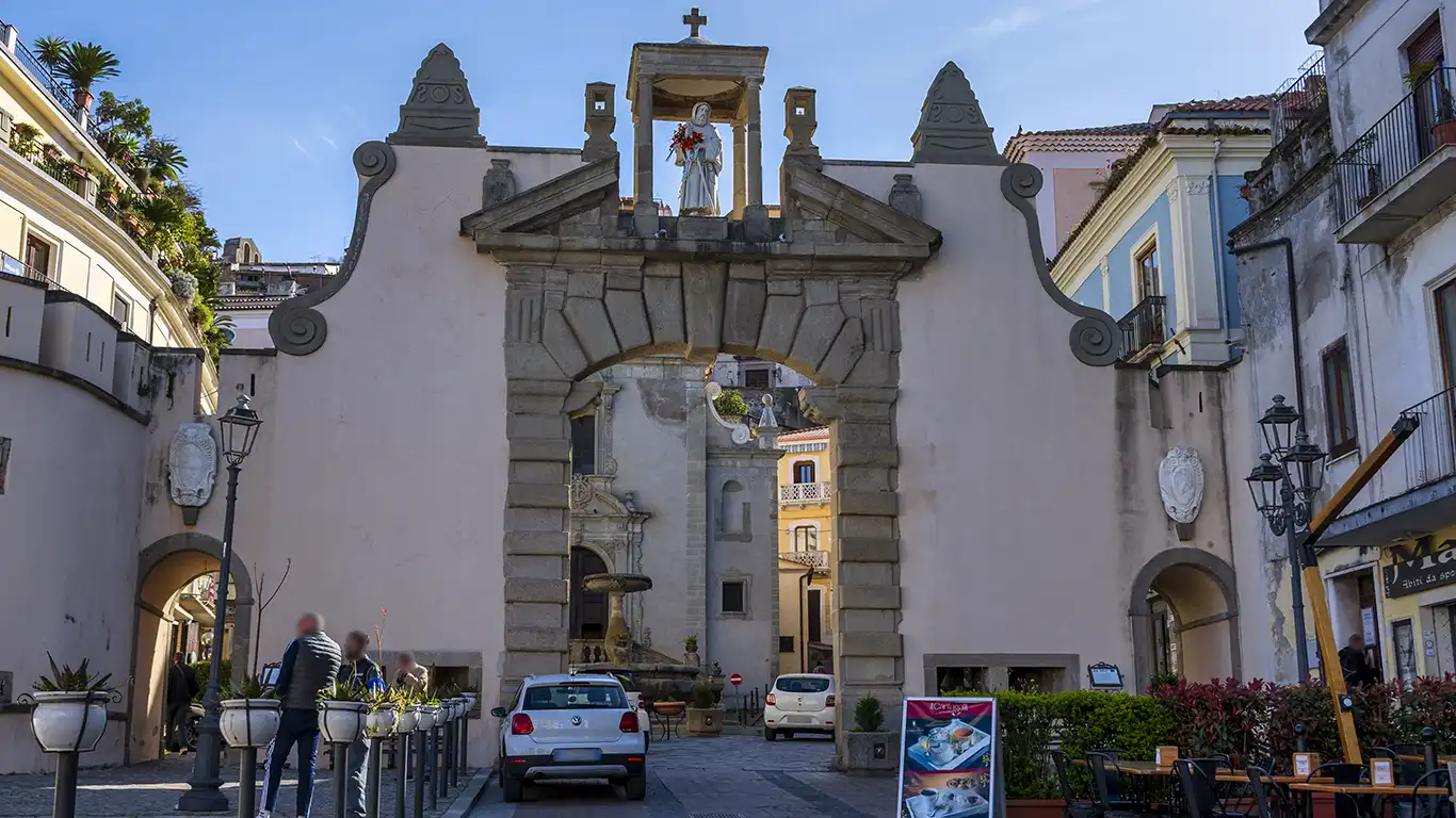 La Porta di San Francesco a Paola