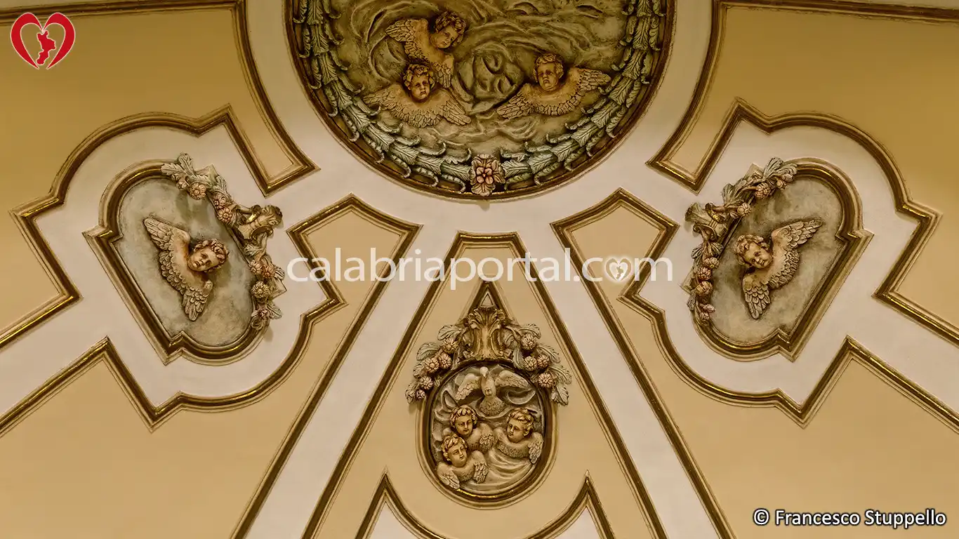 Decorazione della Chiesa della Madonna del Carmine a Paola (CS)