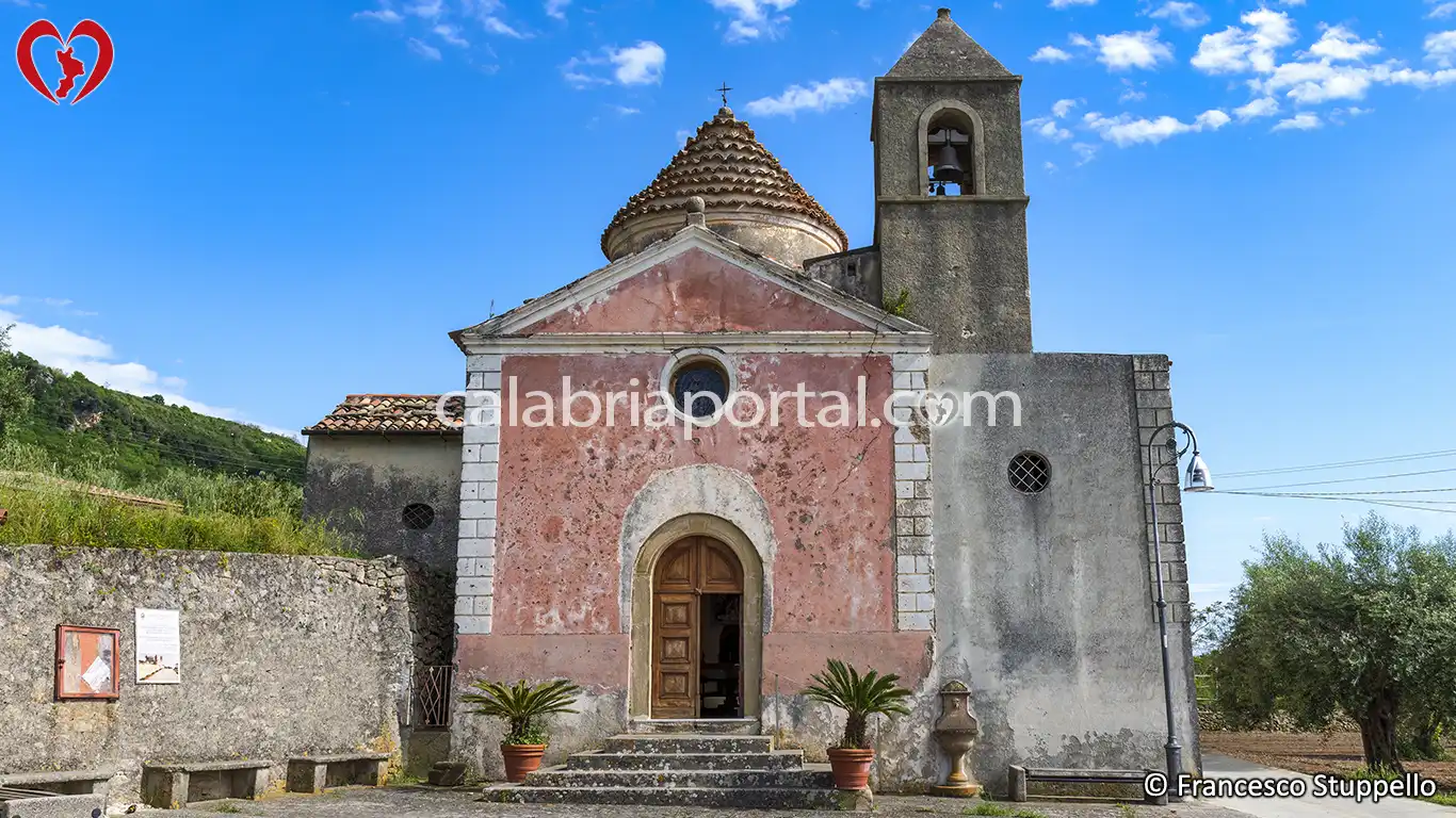 Facciata della Chiesa di San Michele Arcangelo a Paola (CS) Facciata della Chiesa di San Michele Arcangelo a Paola (CS)