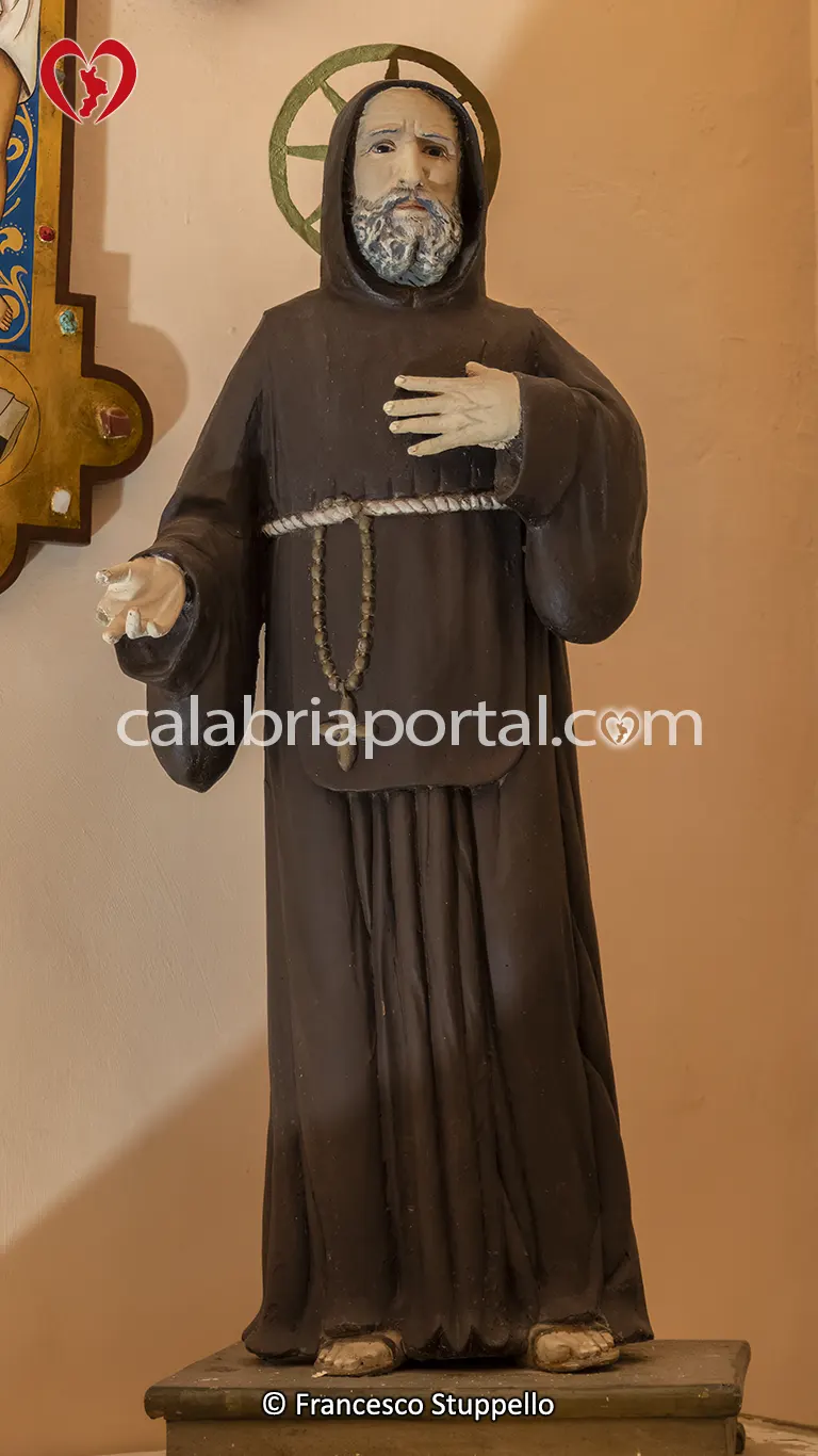 Statua di San Francesco da Paola della Chiesa di San Michele Arcangelo a Paola (CS) Statua di San Francesco da Paola della Chiesa di San Michele Arcangelo a Paola (CS)
