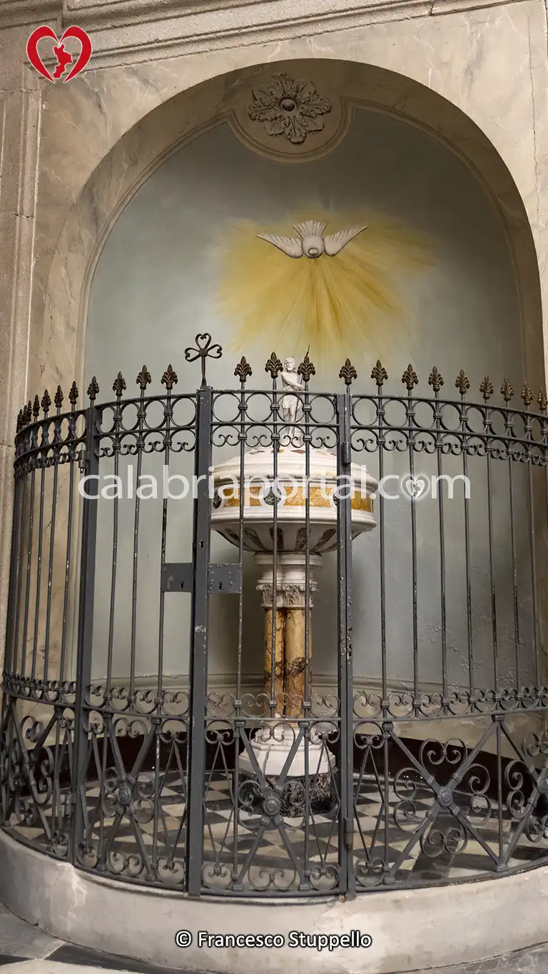 Fonte Battesimale della Chiesa del SS. Rosario a Paola (CS) Fonte Battesimale della Chiesa del SS. Rosario a Paola (CS)