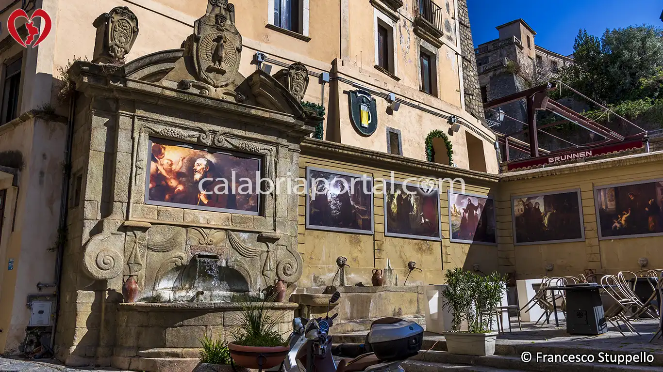 Fontana dei Sette Canali a Paola (CS) Fontana dei Sette Canali a Paola (CS)
