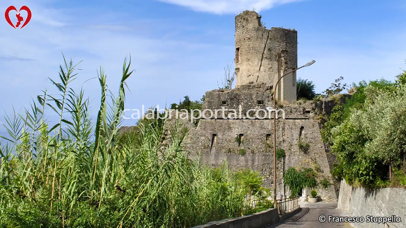 Torre del Castello a Paola (CS)
