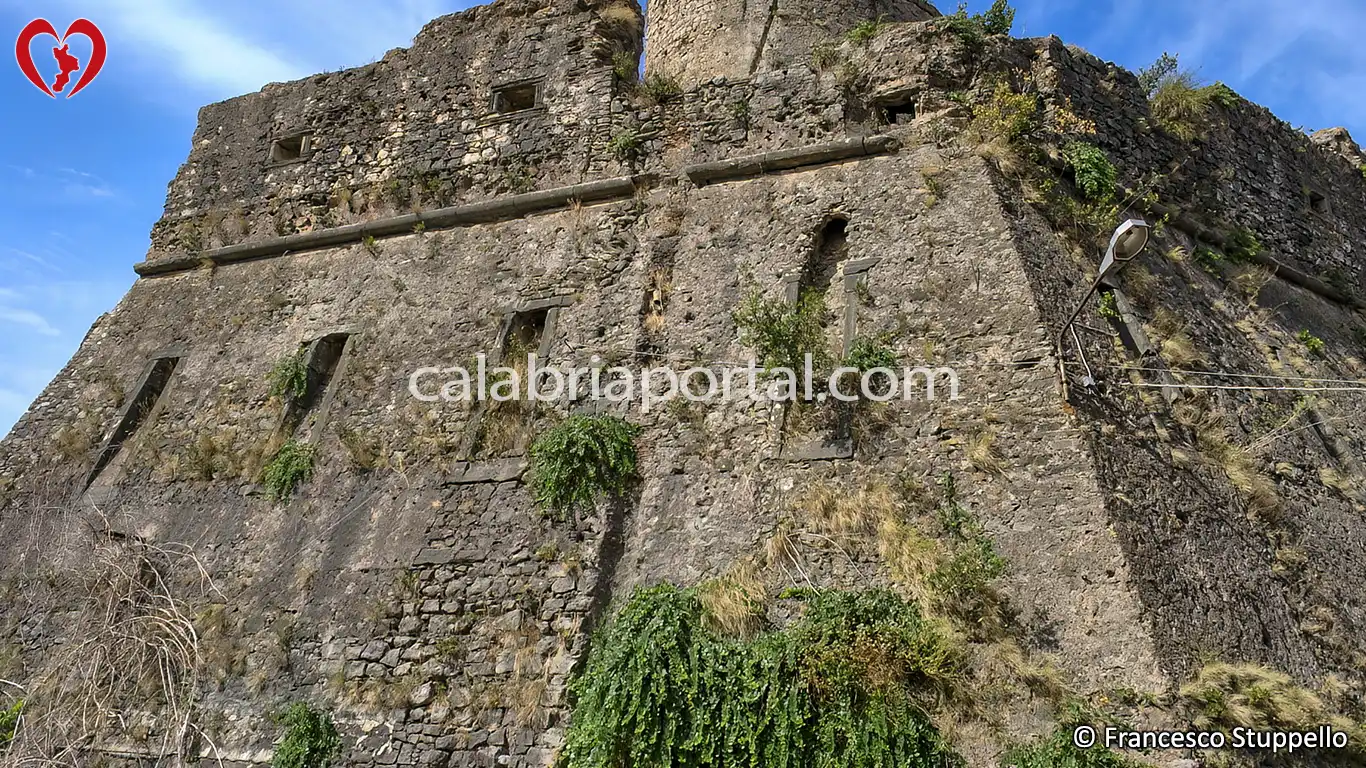 Torre del Castello a Paola (CS)