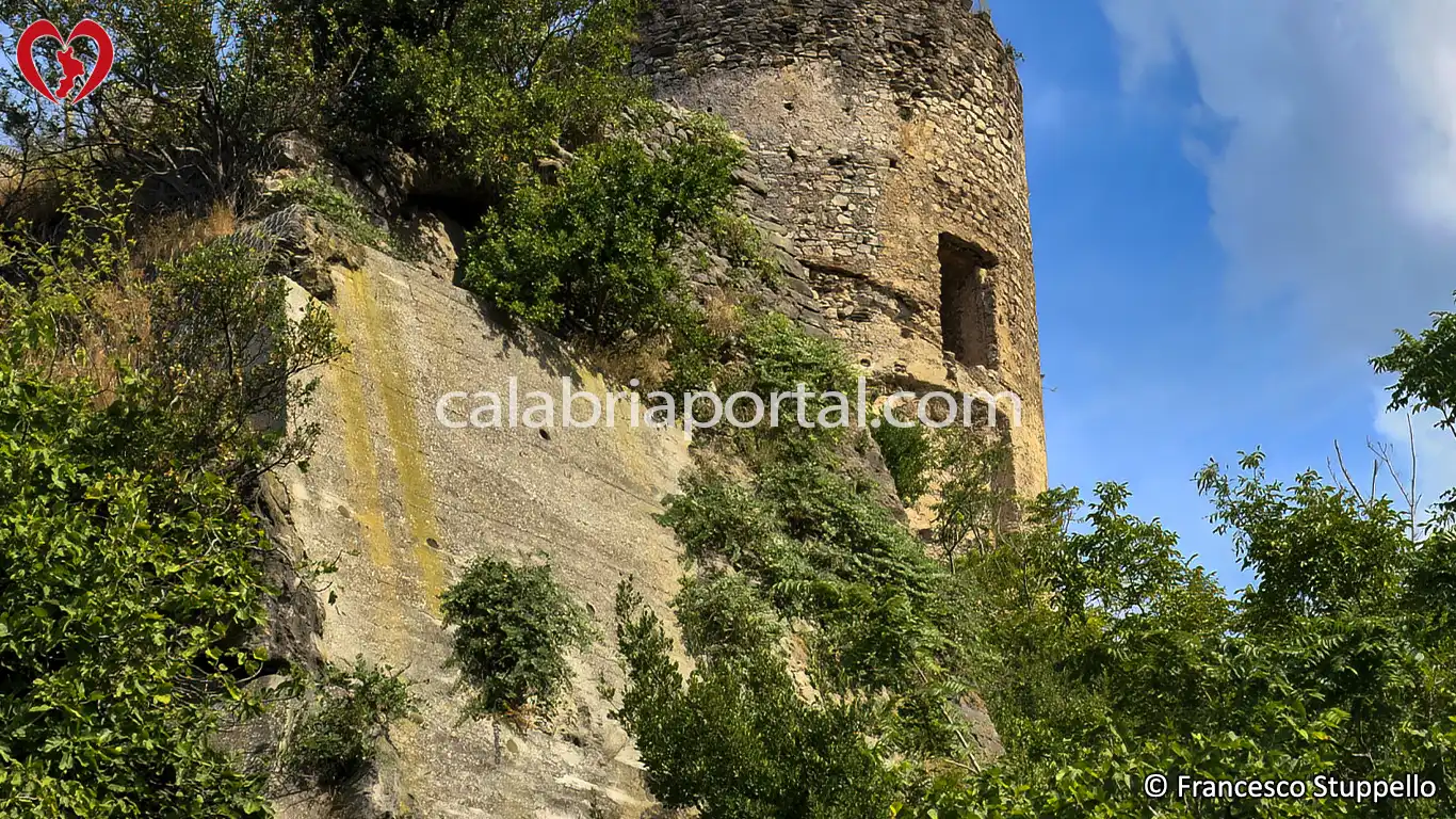 Torre del Castello a Paola (CS) Torre del Castello a Paola (CS)