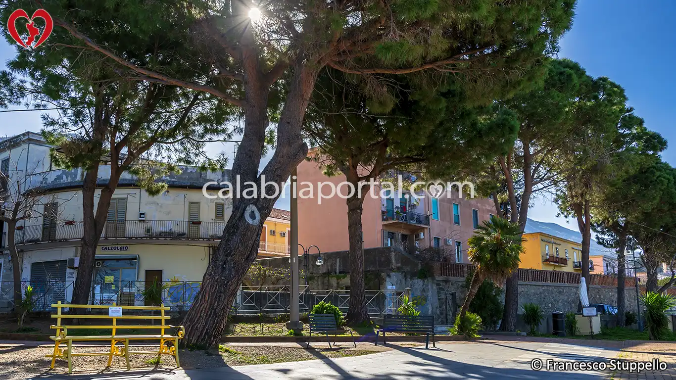 Scorcio della Villa Comunale Carlo Alberto dalla Chiesa a Paola Scorcio della Villa Comunale Carlo Alberto dalla Chiesa a Paola