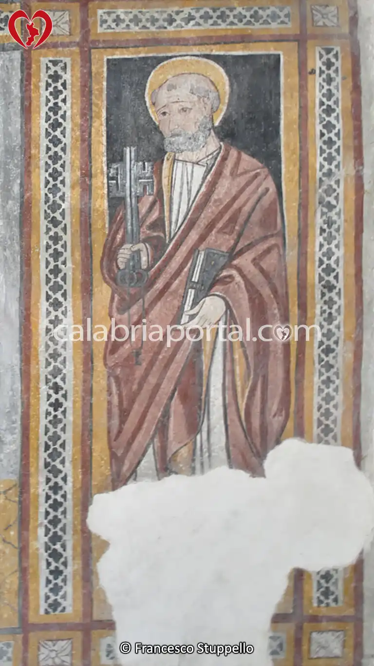Affresco di San Pietro della Cappella di Santa Sofia a Papasidero Affresco di San Pietro della Cappella di Santa Sofia a Papasidero