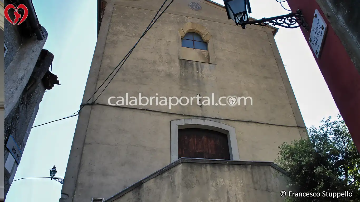 Facciata della Chiesa di San Costantino a Papasidero Facciata della Chiesa di San Costantino a Papasidero