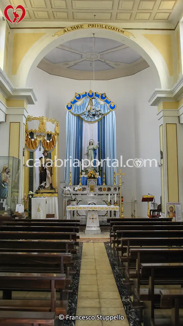 Navata della Chiesa di San Francesco da Paola a Papasidero Navata della Chiesa di San Francesco da Paola a Papasidero