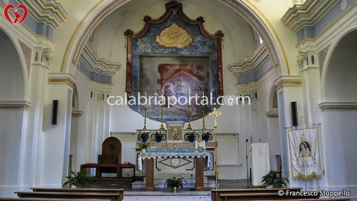 Il Presbiterio del Santuario di Papasidero Il Presbiterio del Santuario di Papasidero