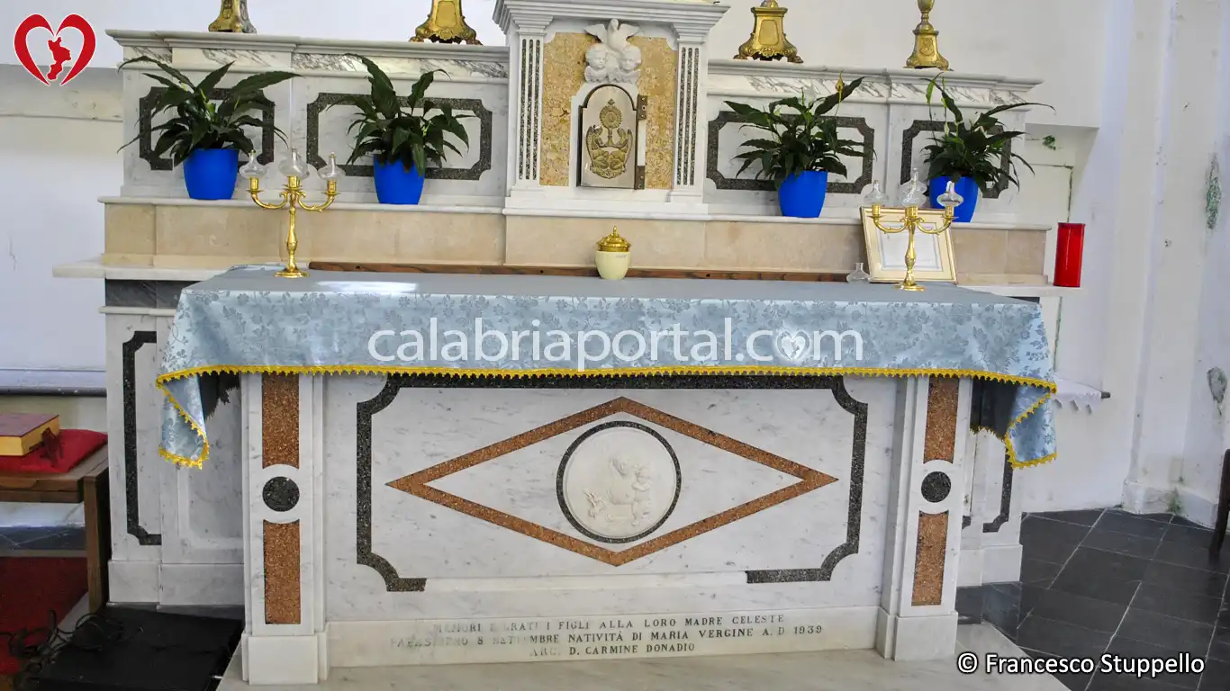 Altare Maggiore del Santuario di Papasidero Altare Maggiore del Santuario di Papasidero