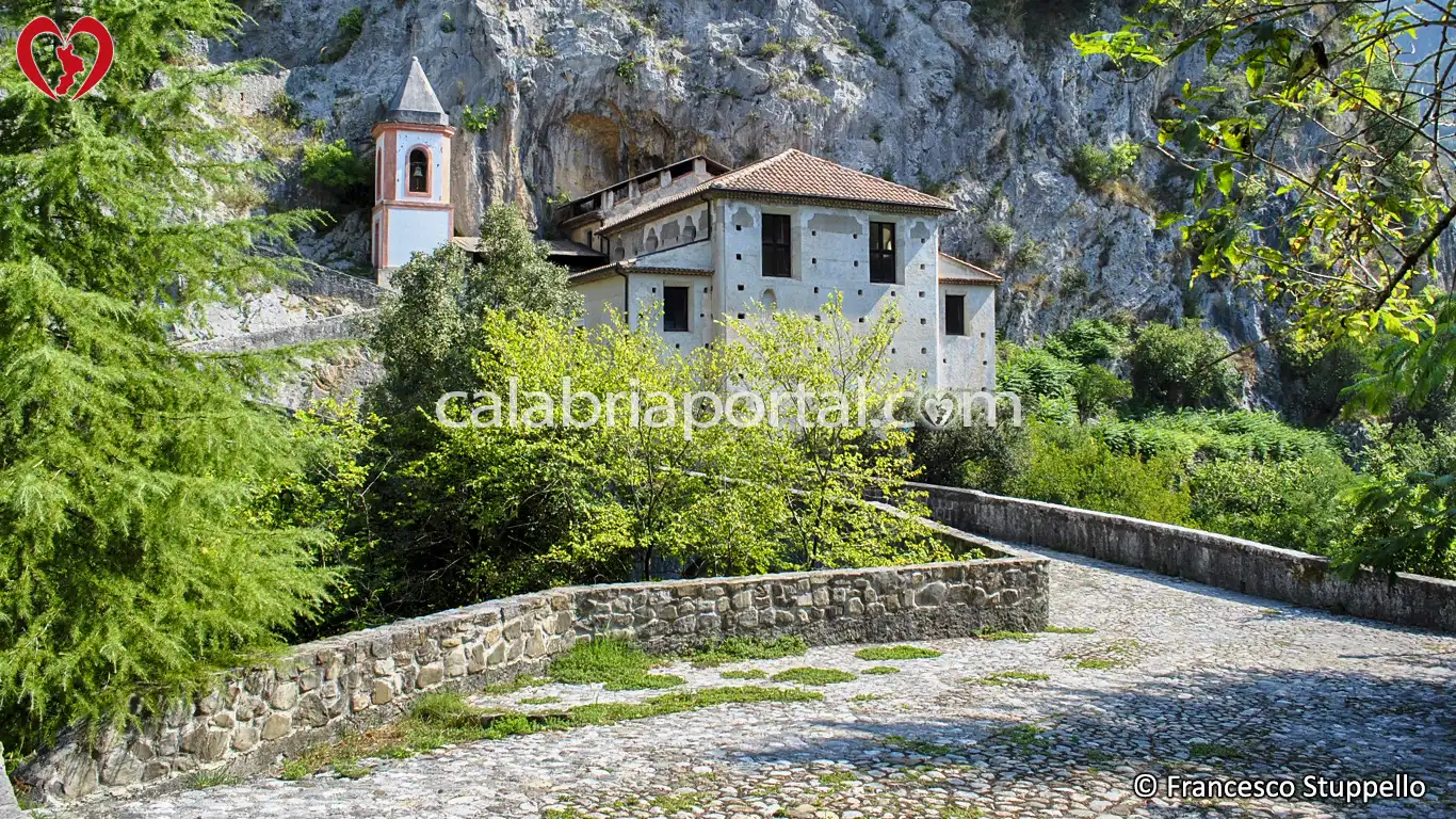 Santuario della Madonna di Costantinopoli a Papasidero Santuario della Madonna di Costantinopoli a Papasidero