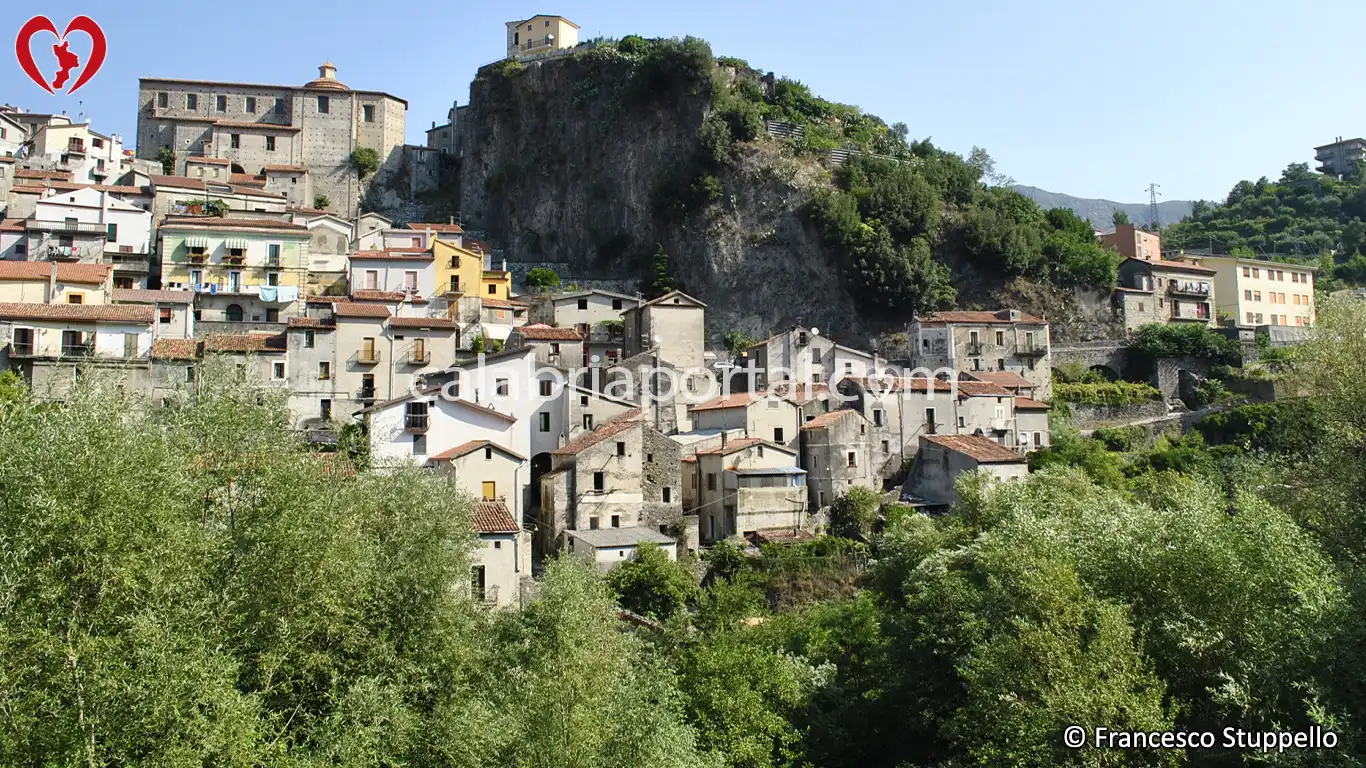 Scorcio del Borgo di Papasidero Scorcio del Borgo di Papasidero