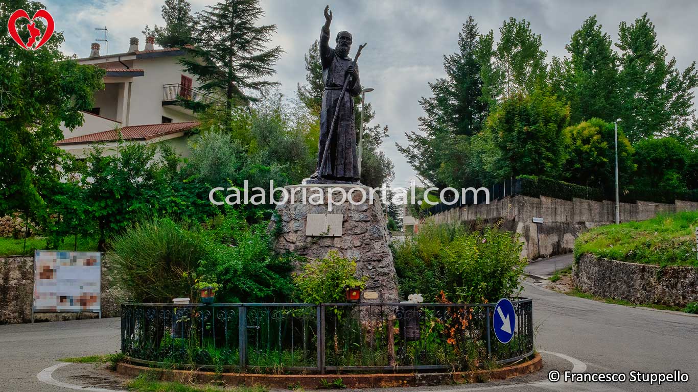Monumento a San Francesco da Paola a Paterno Calabro (CS)