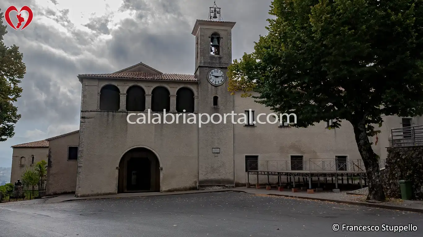 Facciata del Santuario di San Francesco a Paterno Calabro Facciata del Santuario di San Francesco a Paterno Calabro