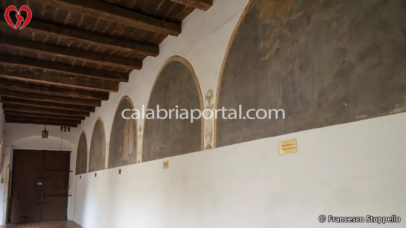 Le Lunette con gli Affreschi del Chiostro del Santuario di Paterno Calabro Le Lunette con gli Affreschi del Chiostro del Santuario di Paterno Calabro