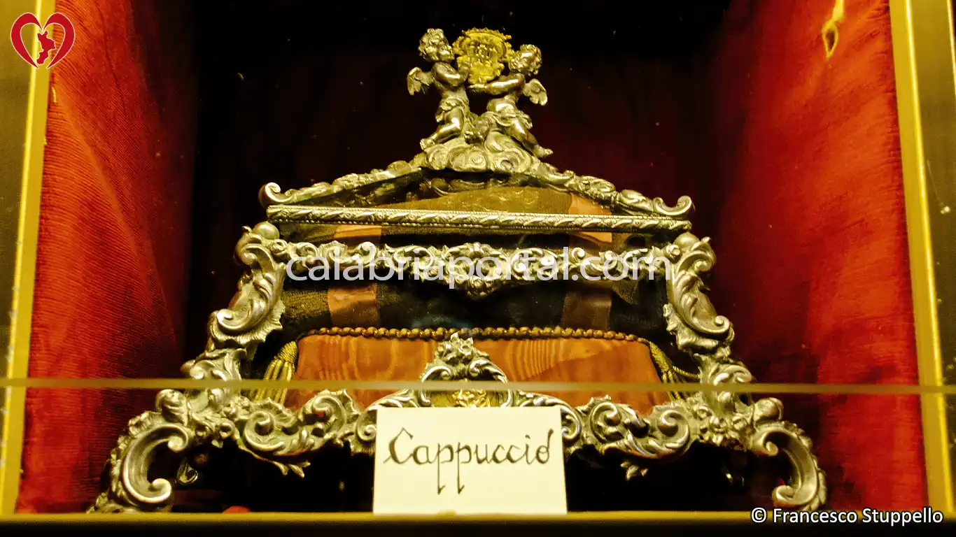 Il Cappuccio: Reliquia di San Francesco a Paterno Calabro Il Cappuccio: Reliquia di San Francesco a Paterno Calabro
