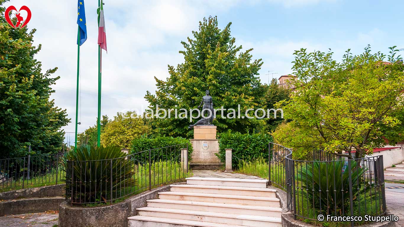 Monumento ai Caduti per la Patria a Pedivigliano (CS)