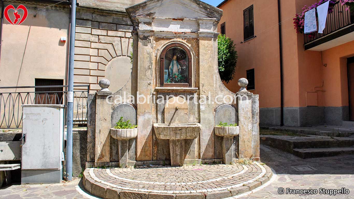 Fontana a Piane Crati (CS) Fontana a Piane Crati (CS)