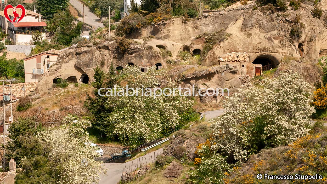 Pietrapaola (CS): Le Grotte Basiliane