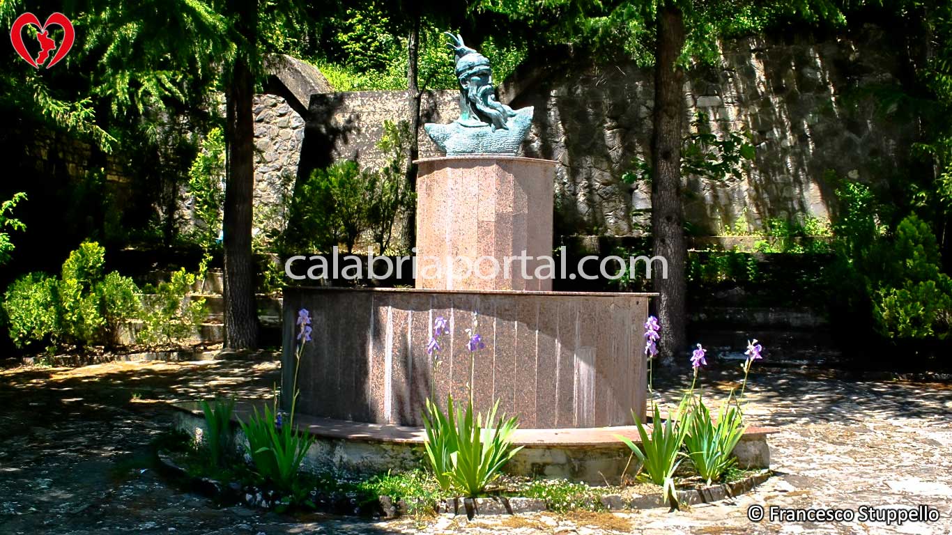 Monumento a Scaderbeg a Plataci (CS)