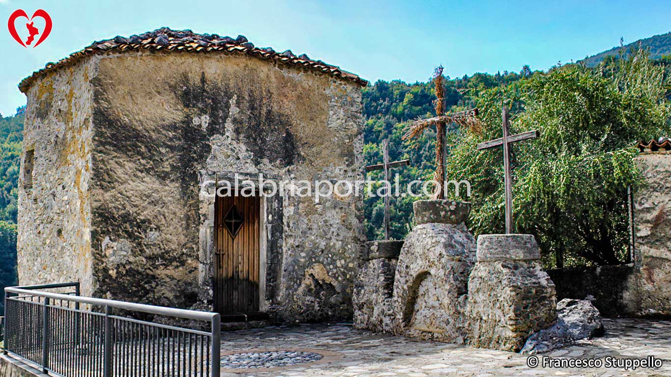 Battistero di San Pietro a Policastrello (CS) Battistero di San Pietro a Policastrello (CS)