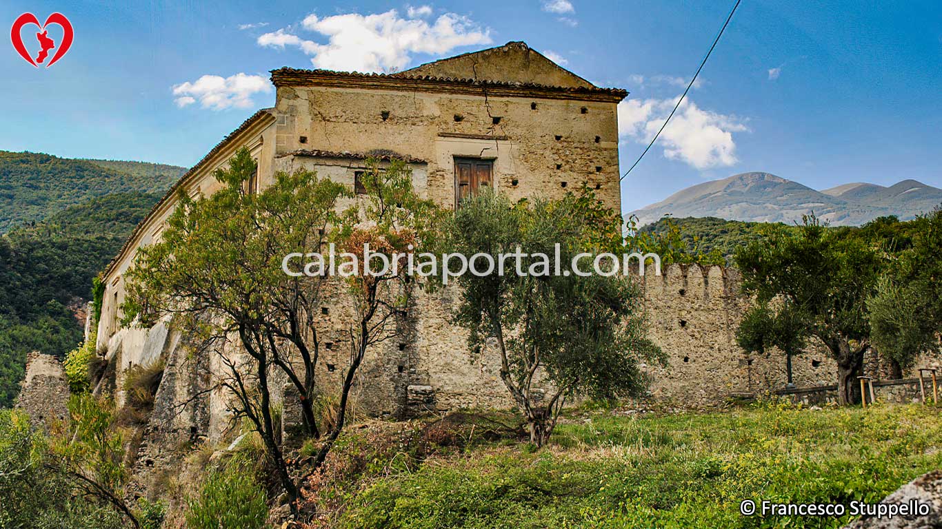 Scorcio dell'Antico Castello di Policastrello (CS) Scorcio dell'Antico Castello di Policastrello (CS)