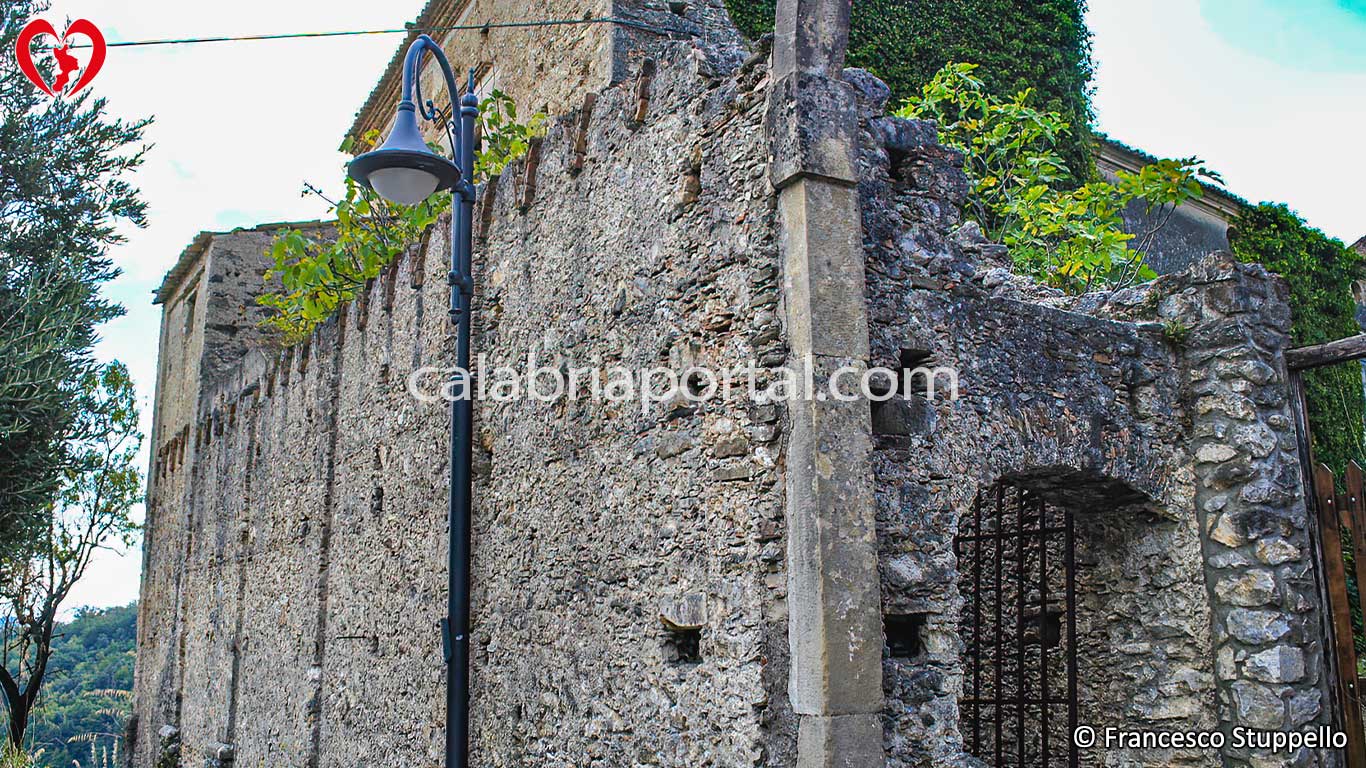 Scorcio dell'Antico Castello di Policastrello (CS) Scorcio dell'Antico Castello di Policastrello (CS)