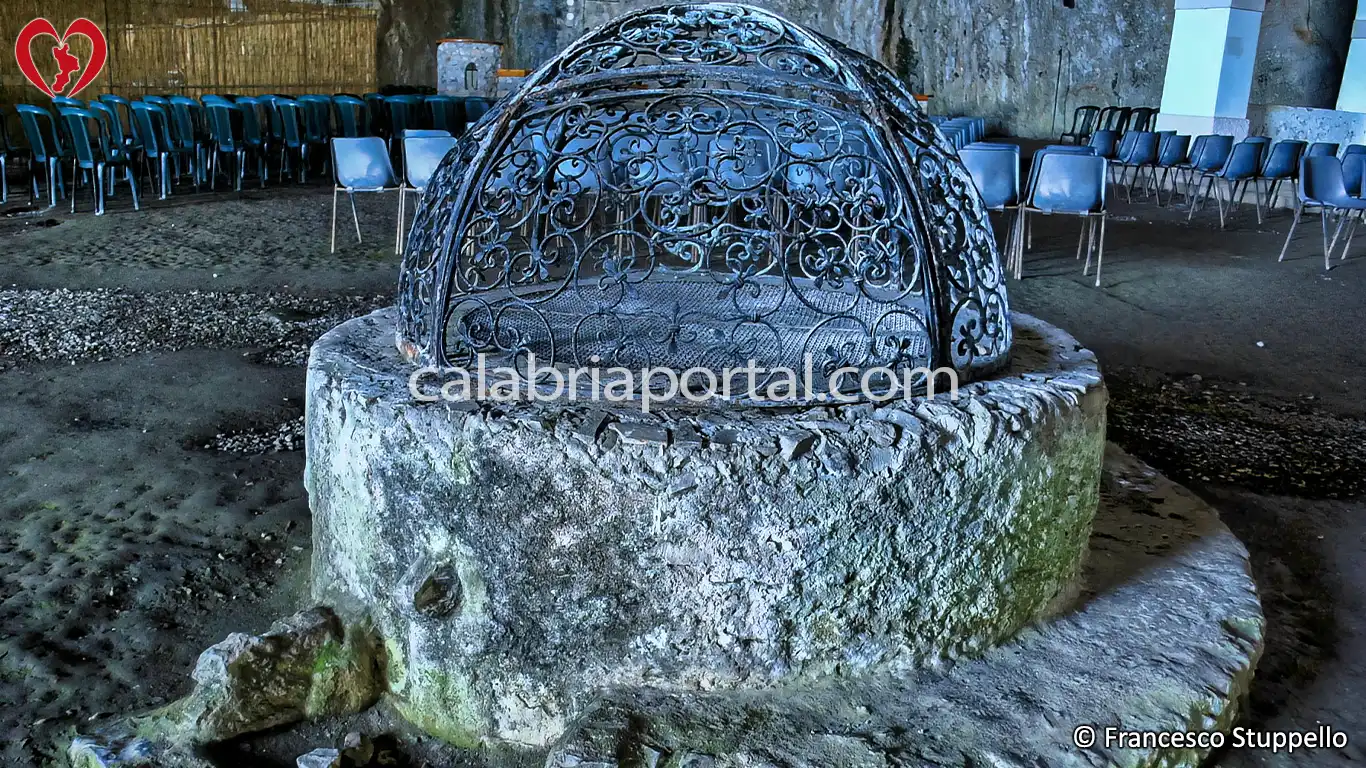 Il Pozzo del Santuario della Grotta a Praia a Mare (CS) Il Pozzo del Santuario della Grotta a Praia a Mare (CS)