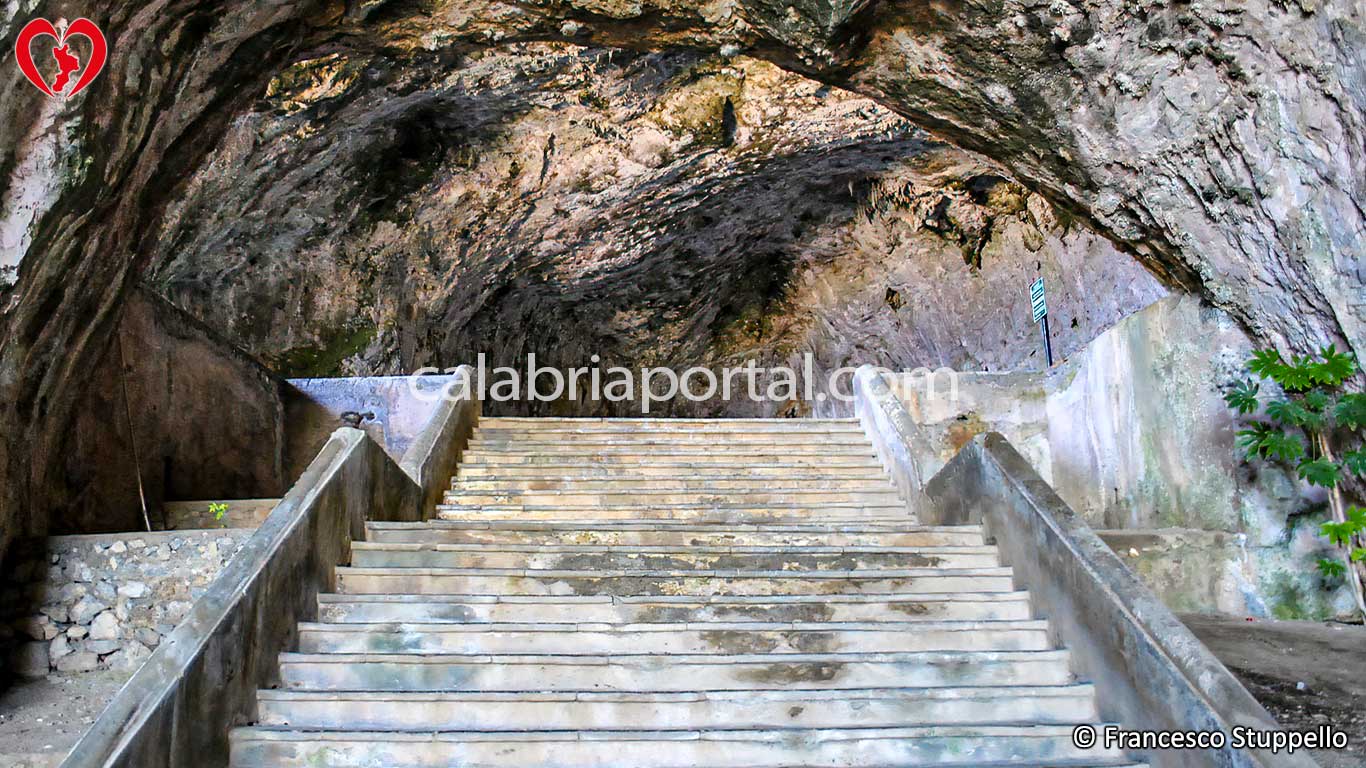 Santuario della Madonna della Grotta a Praia a Mare (CS)