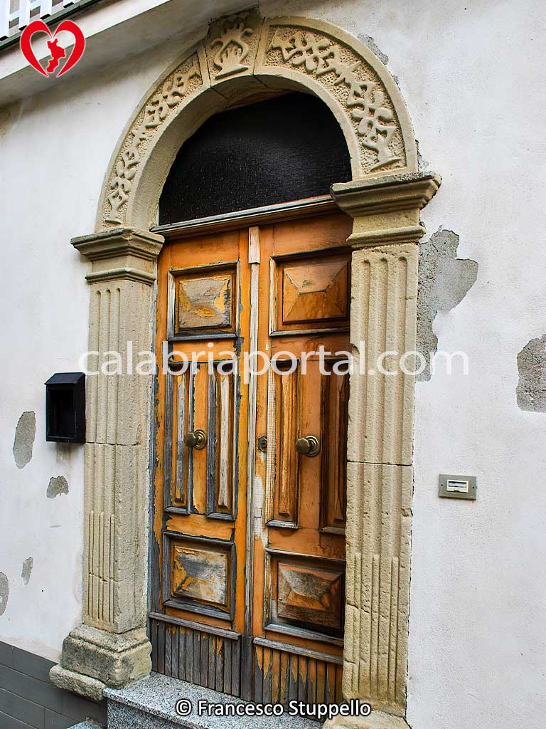 Portale Litico di Regina (CS) Portale Litico di Regina (CS)