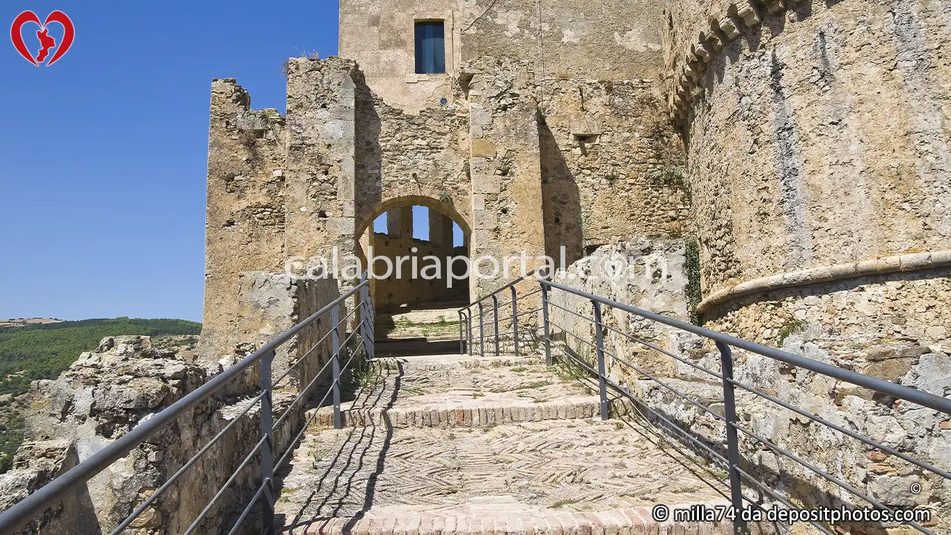 Scorcio del Castello Svevo a Rocca Imperiale Scorcio del Castello Svevo a Rocca Imperiale