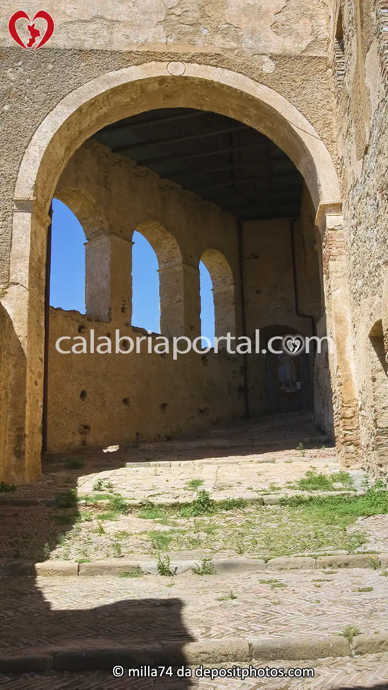 Scorcio del Castello Svevo a Rocca Imperiale Scorcio del Castello Svevo a Rocca Imperiale