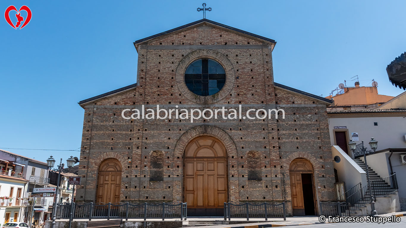 Roggiano Gravina (CS): Chiesa di S. Pietro Apostolo