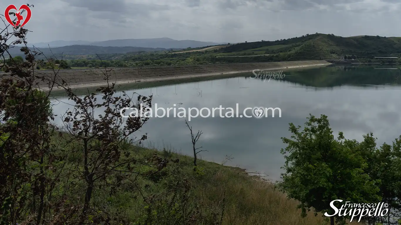 La Diga del Lago Esaro La Diga del Lago Esaro