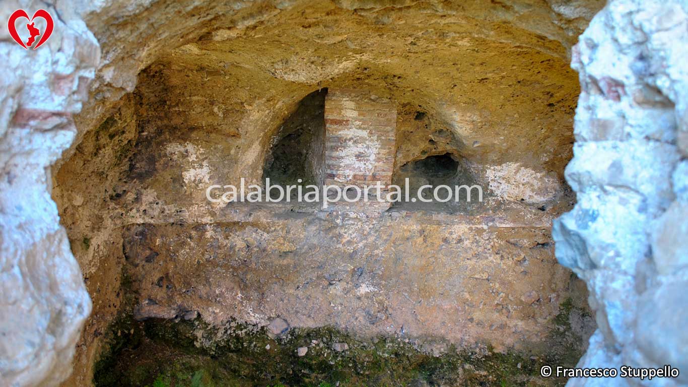 Villa Termale Romana a Roggiano Gravina (CS) Villa Termale Romana a Roggiano Gravina (CS)
