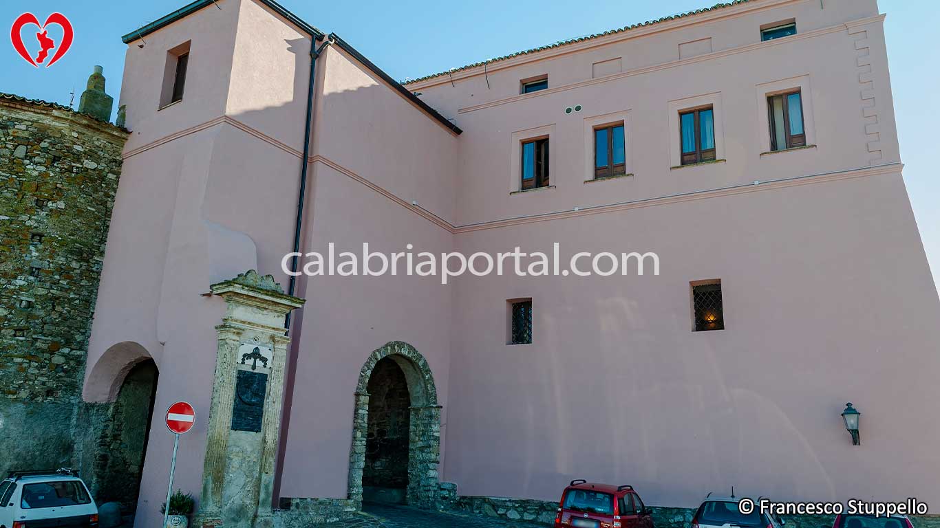 Roseto Capo Spulico (CS): Castello "Castrum Roseti"