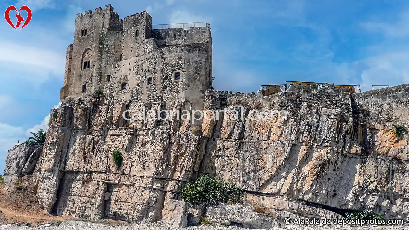 Scorcio del Castello Federiciano a Roseto Capo Spulico