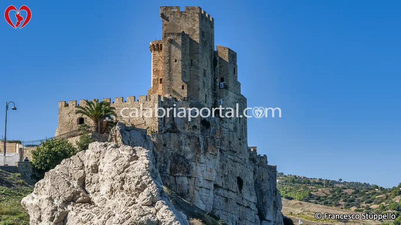 Scorcio del Castello Federiciano a Roseto Capo Spulico