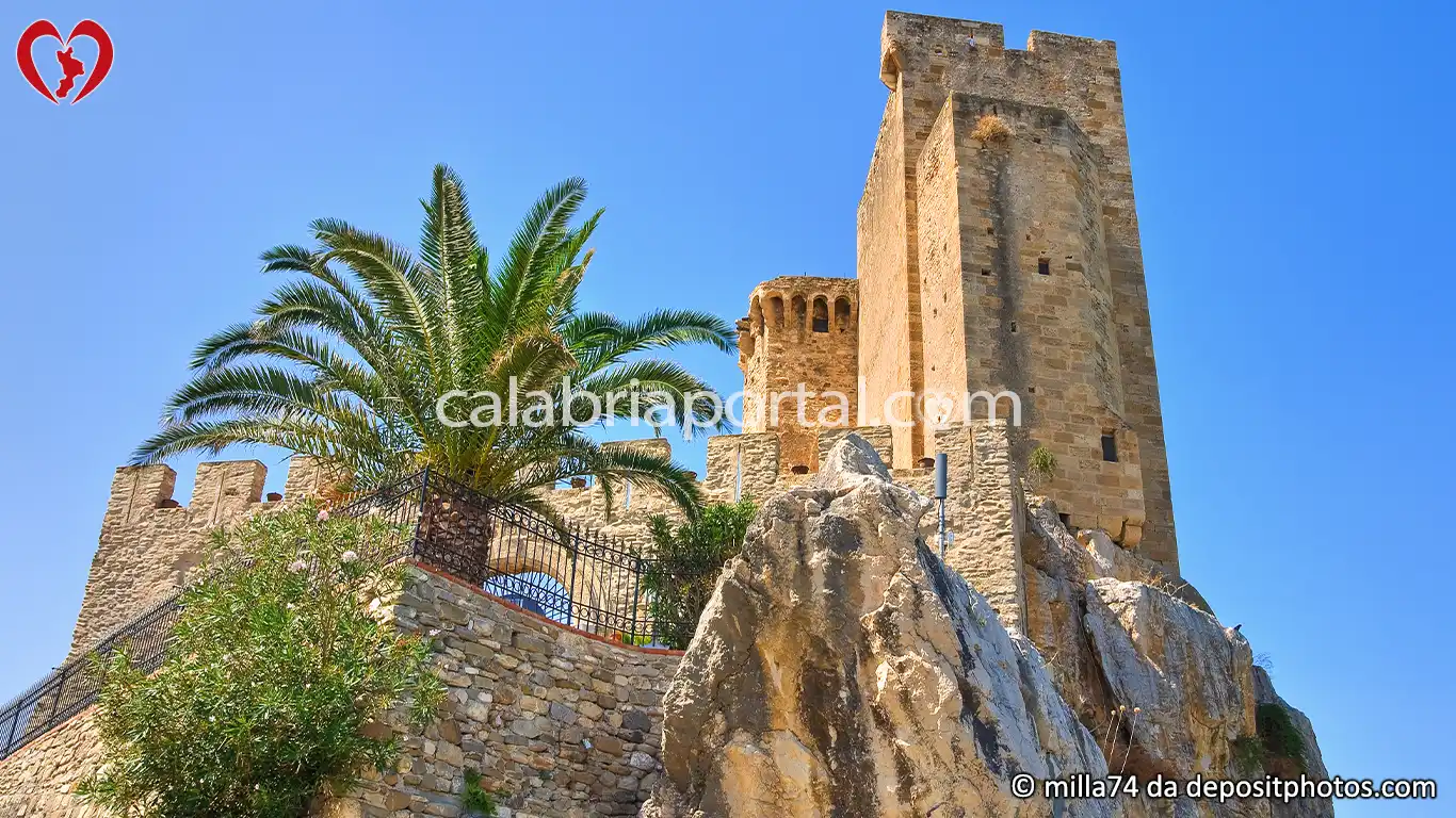Scorcio del Castello Federiciano a Roseto Capo Spulico