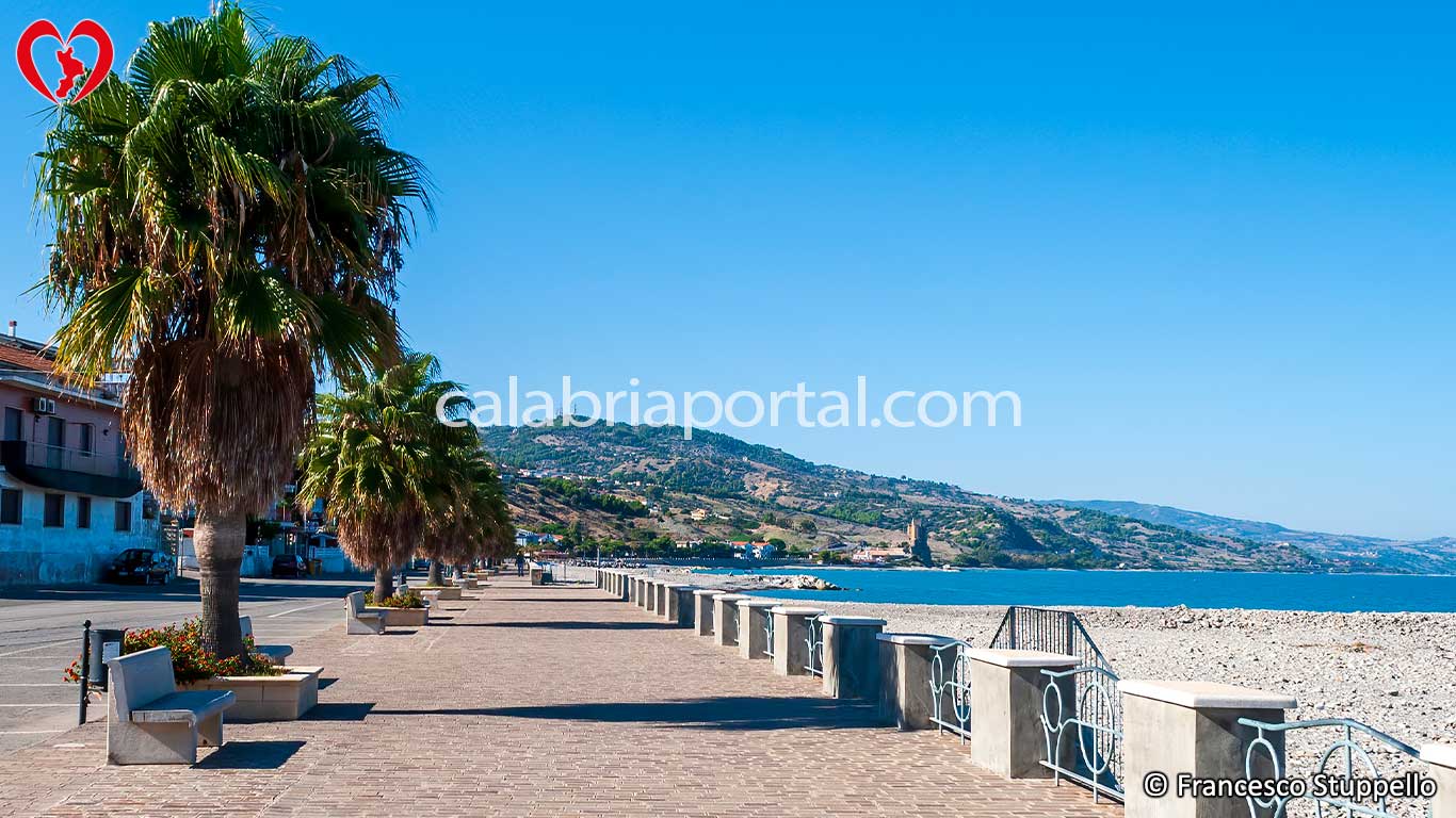 Lungomare degli Achei a Roseto Capo Spulico (CS