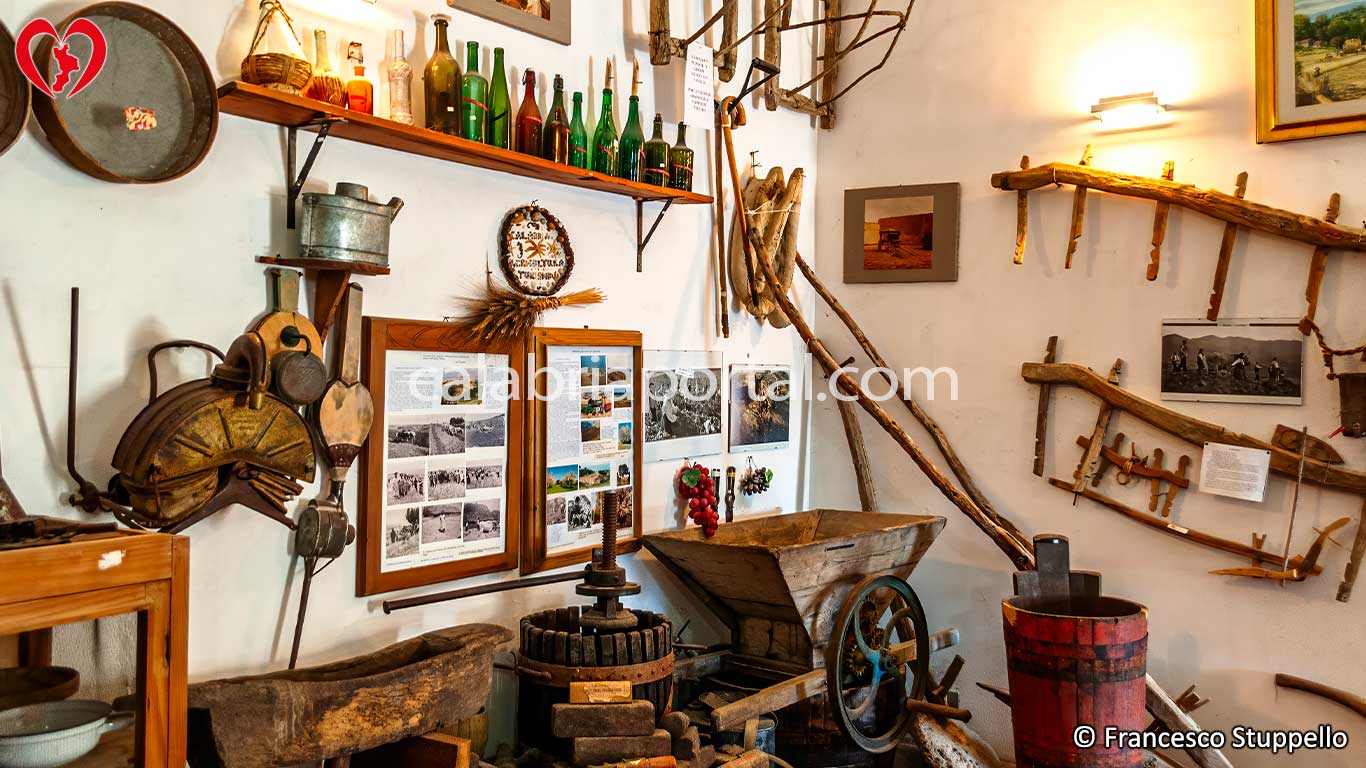 Museo Etnografico di Roseto Capo Spulico (CS) Museo Etnografico di Roseto Capo Spulico (CS)