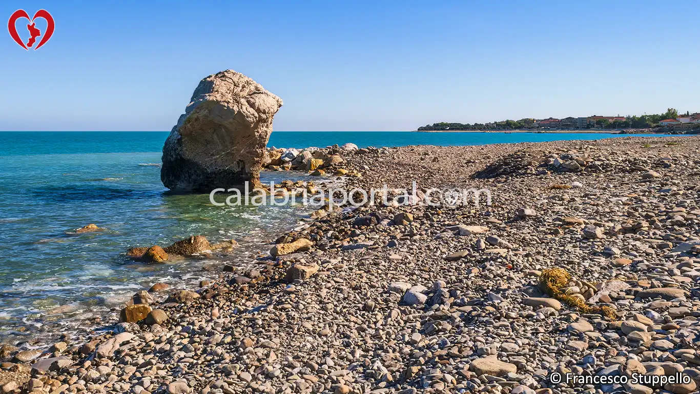 Scoglio dell'Incudine a Roseto Capo Spulico (CS) Scoglio dell'Incudine a Roseto Capo Spulico (CS)