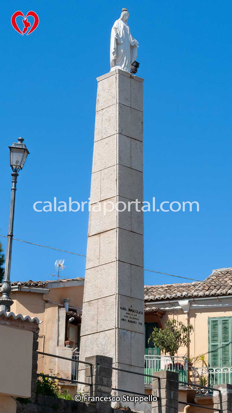 Monumento a Maria SS. Immacolata a Rossano (CS) Monumento a Maria SS. Immacolata a Rossano (CS)