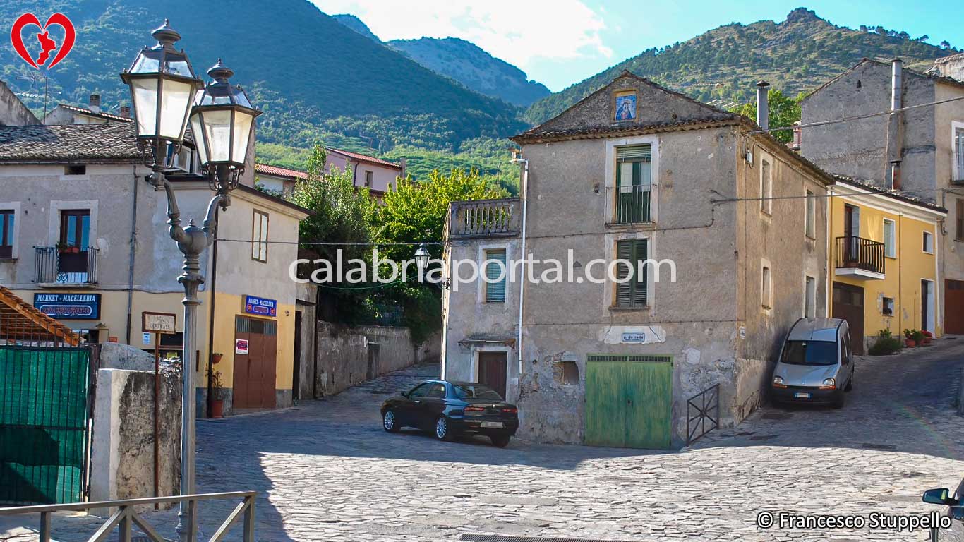 Scorcio del Borgo di San Basile - Calabria Scorcio del Borgo di San Basile - Calabria