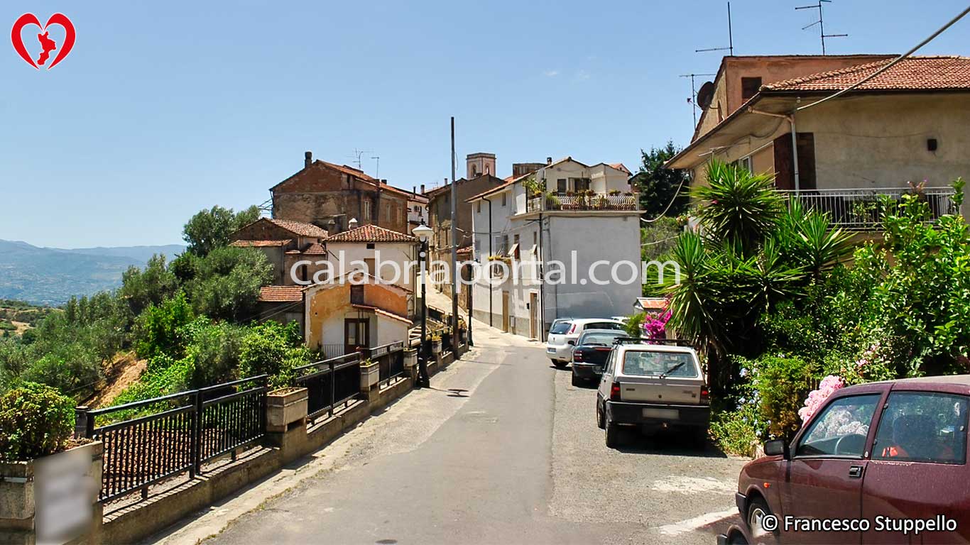 Scorcio di San Benedetto in Guarano (CS) Scorcio di San Benedetto in Guarano (CS)