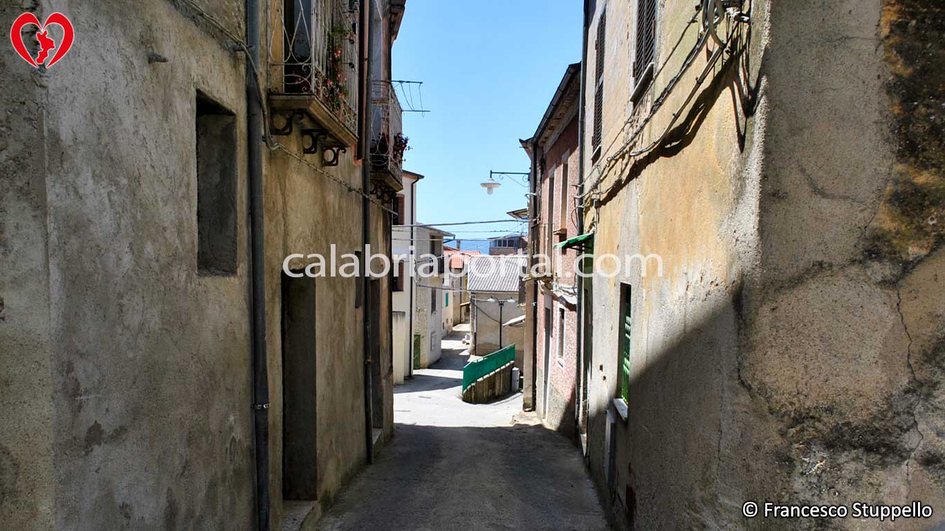 Scorcio di San Benedetto in Guarano (CS) Scorcio di San Benedetto in Guarano (CS)